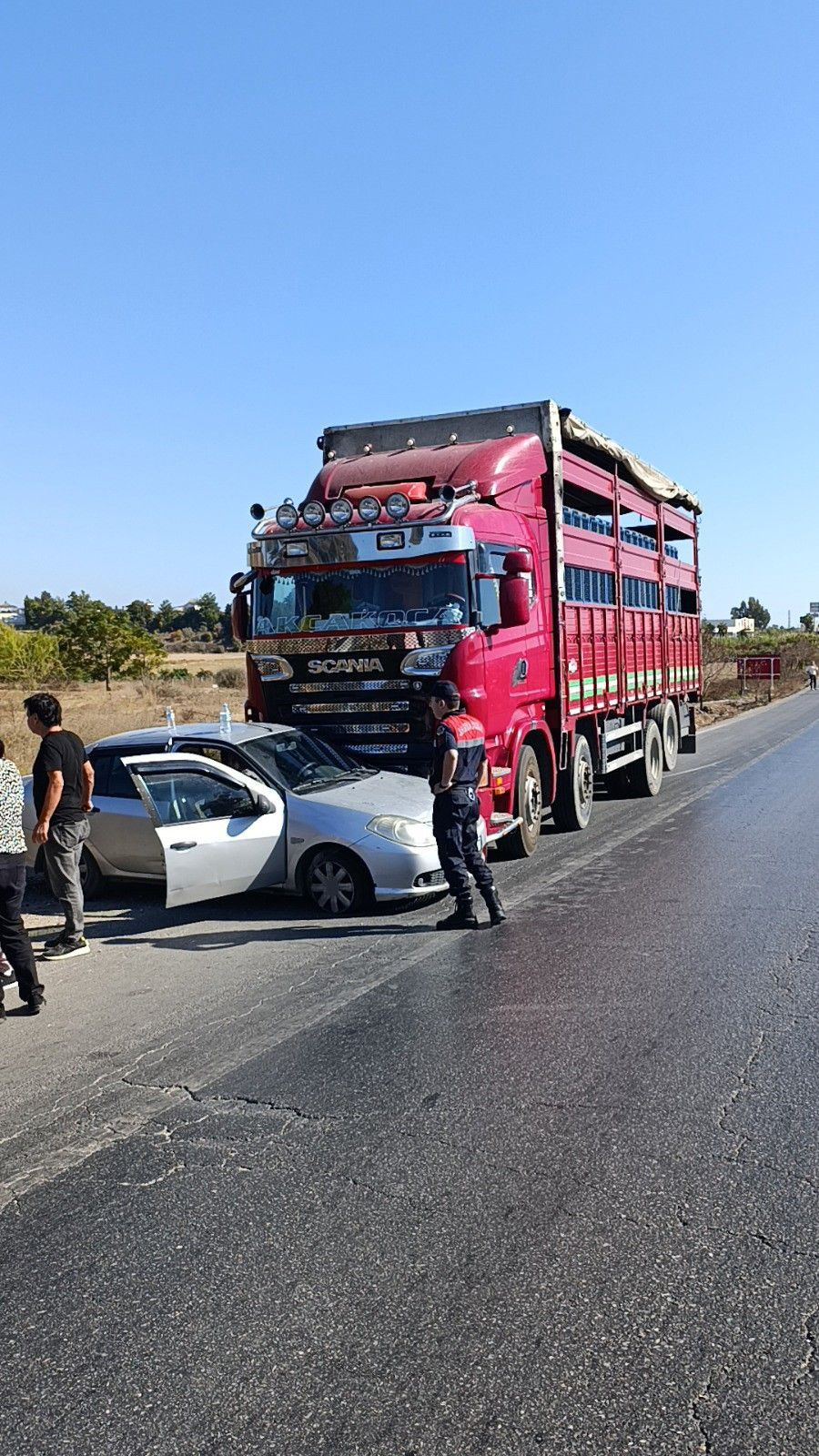 Felaket Anı: Kamyon Önüne Aldığı Otomobili 500 Metre Sürükledi! - Sayfa 1