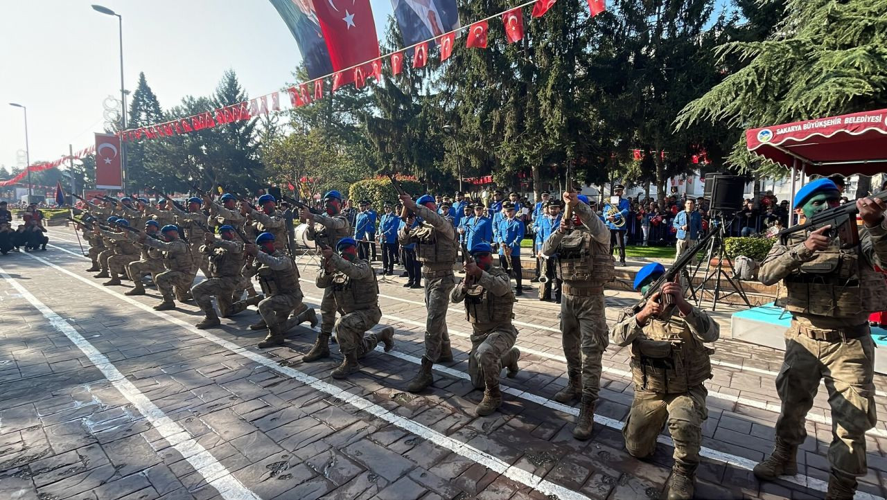 Cumhuriyet'in 101. Yıl Dönümünde Jandarmadan Göğüs Kabartan Gösteri - Sayfa 11