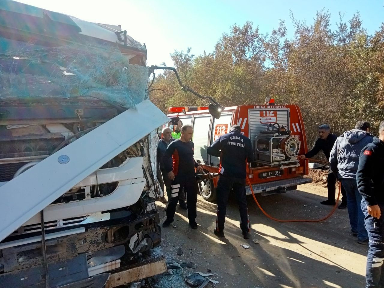 Toprak çeken iki kamyon kafa kafaya çarpıştı 2 yaralı - Sayfa 4