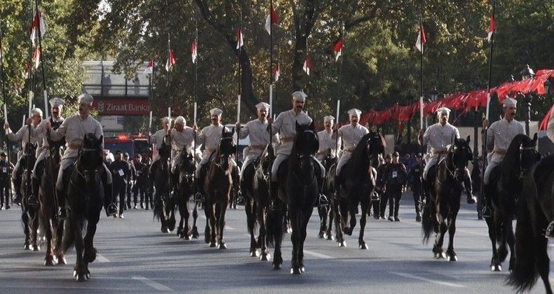 TBMM Önünden İlk Meclis Binasına 29 Ekim Korteji Coşkuyla Gerçekleşti - Sayfa 2