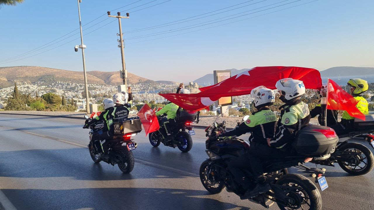 Bodrum’da Polislerden Cumhuriyet Bayramı'na Özel Coşkulu Kortej - Sayfa 4