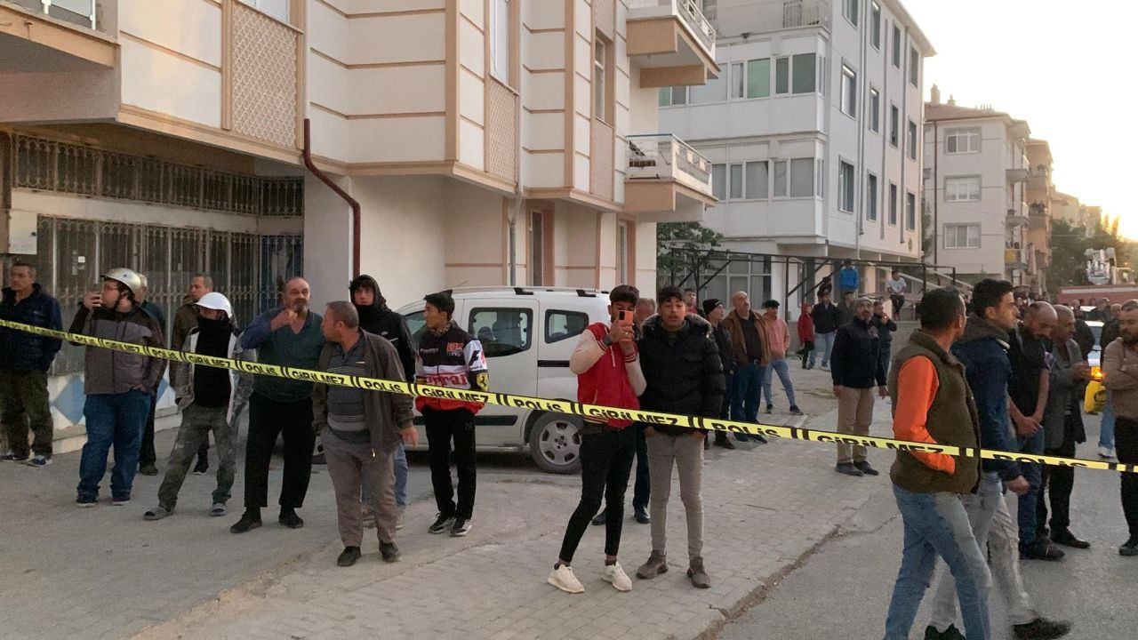 Karaman'da Apartman Çatısı Alev Alev Yandı, Mahalleli Sokağa Döküldü - Sayfa 9