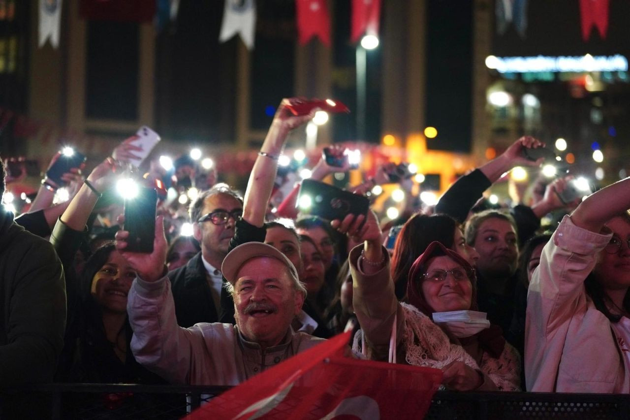 Kartal’da Bengü Konseriyle 29 Ekim Coşkusu! Cumhuriyet Bayramı Coşkuyla Kutlandı - Sayfa 7