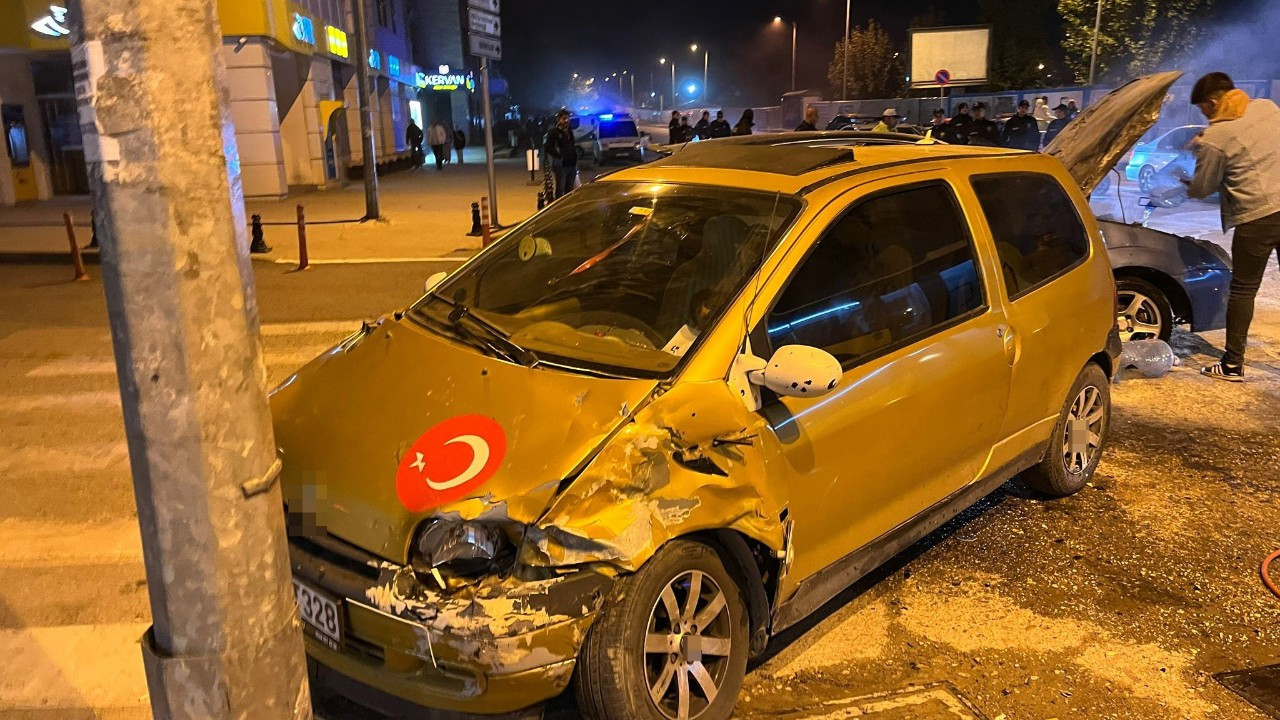 Karabük'te İki Otomobil Çarpıştı: 3'ü Çocuk 4 Yaralı