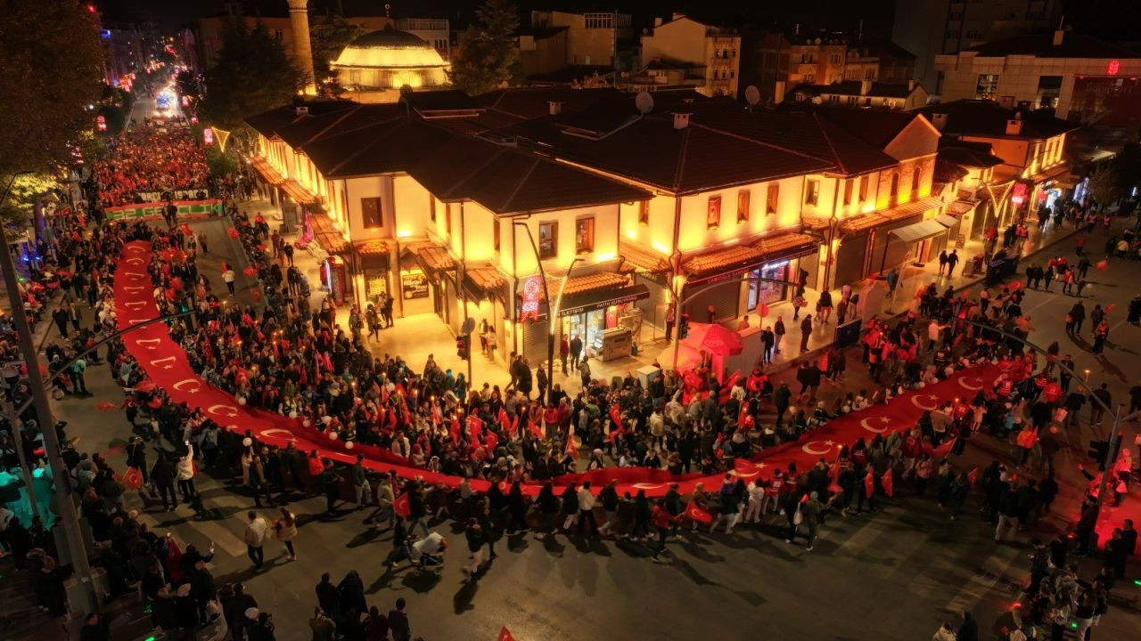 Cumhuriyetin 101. Yılında Isparta'da Fener Alayı Coşkusu - Sayfa 1