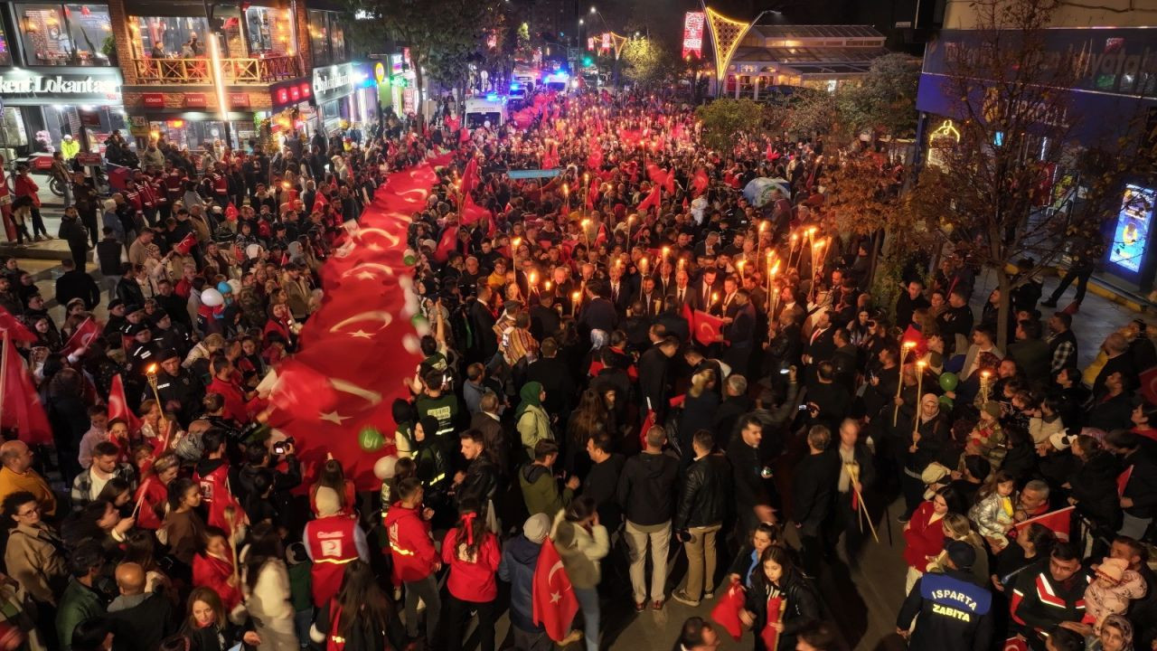 Cumhuriyetin 101. Yılında Isparta'da Fener Alayı Coşkusu - Sayfa 8