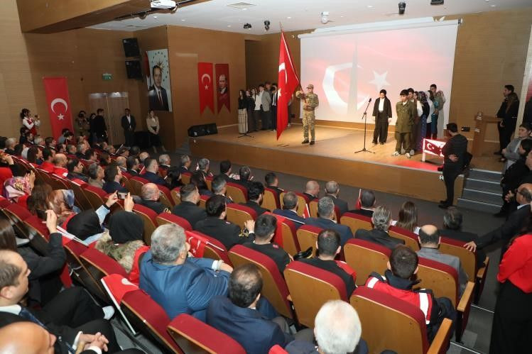 Dilovası'nda Cumhuriyet Bayramı Coşkusu: Öğrenciler Şiirleriyle Alkışlandı - Sayfa 3