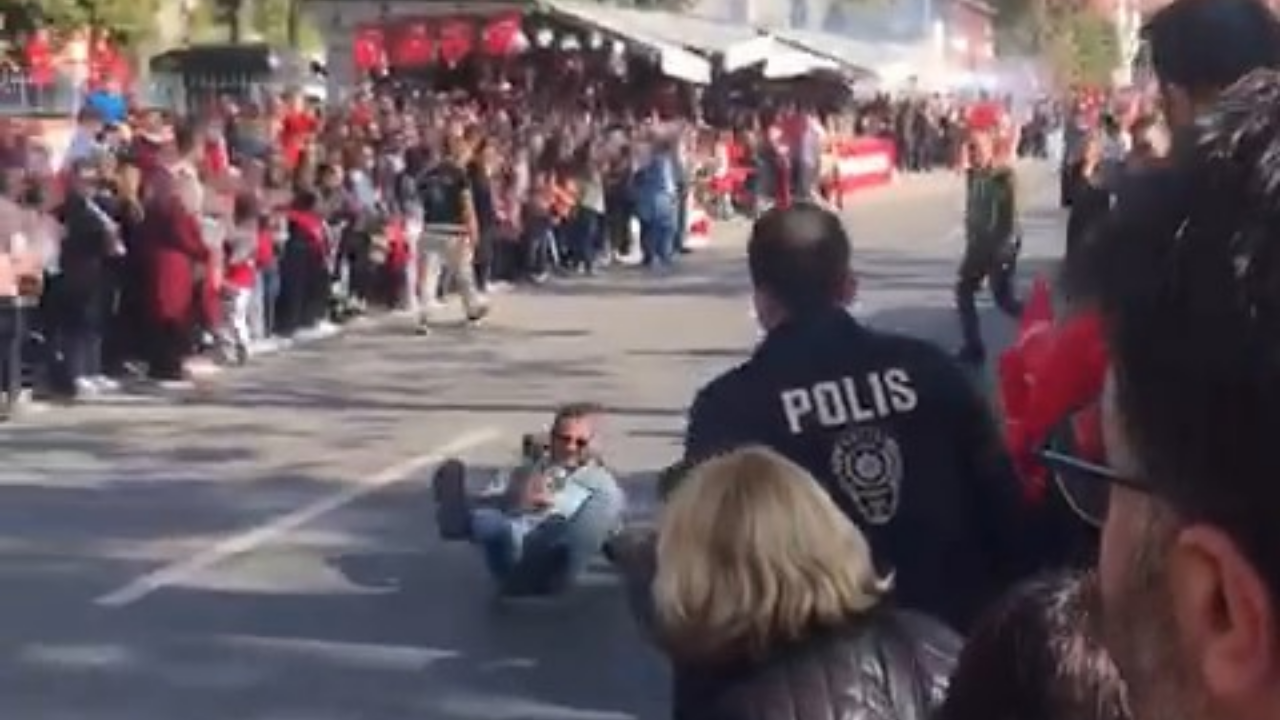 Cumhuriyet Kutlamalarında Motosikletli Polis Kazası: 2 Polis Yaralandı