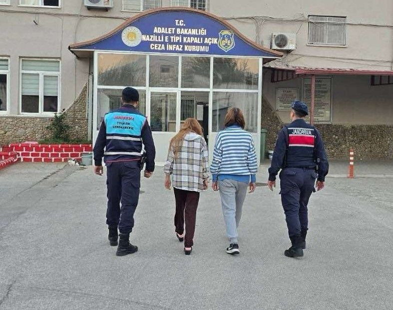 Plastik Şişe ile Kapıları Açıp Evleri Soyuyorlardı: Yakalandılar! - Sayfa 1