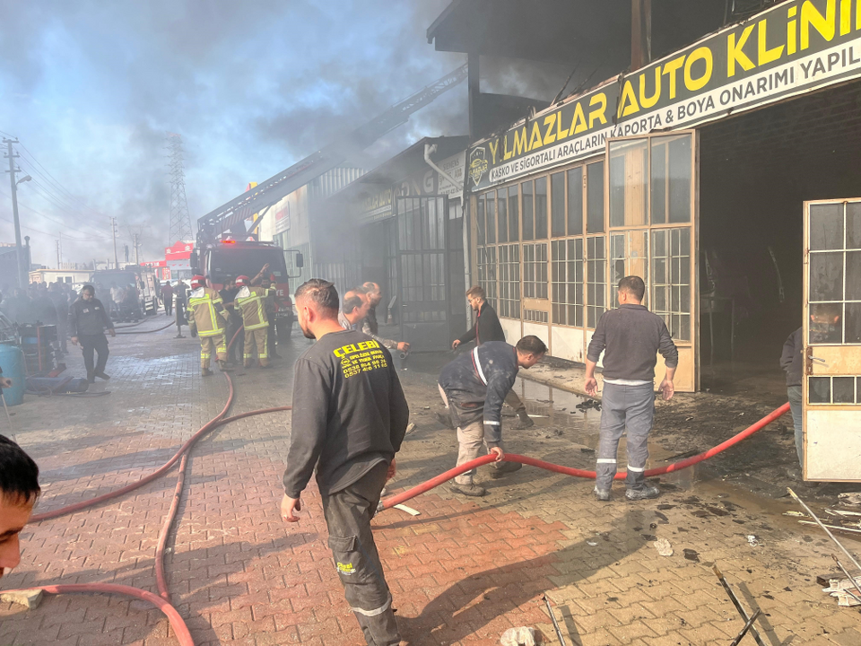 Afyonkarahisar'da sanayi sitesinde çıkan yangında 5 dükkan zarar gördü - Sayfa 2