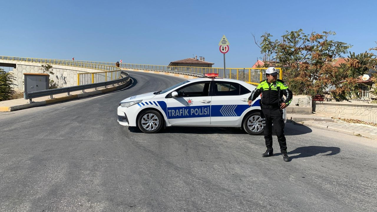 Karaman'da Üst Geçitte İntihar Girişimi Paniği - Sayfa 4