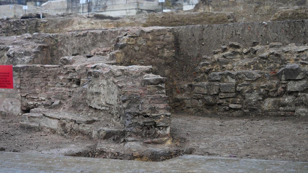 Kazdıkça Tarih Fışkırıyor: Konuralp Antik Tiyatrosu'nda Önemli Keşifler - Sayfa 3