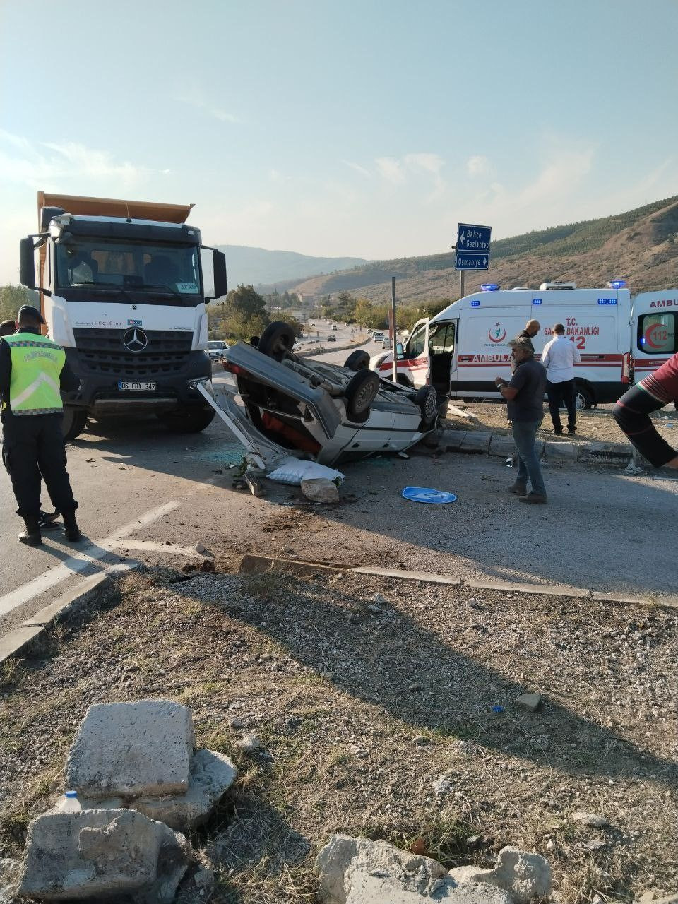 Osmaniye'de Feci Kaza: Otomobil ile Kamyonet Çarpıştı, 3 Yaralı! - Sayfa 4