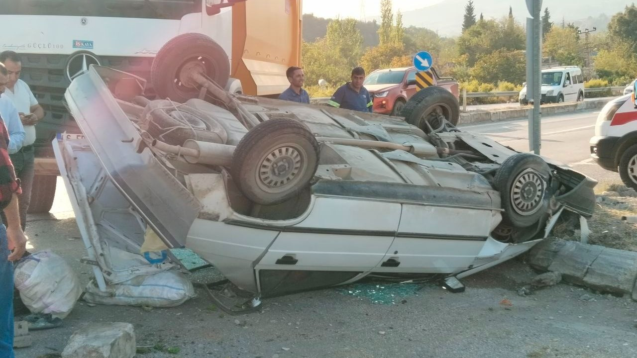 Osmaniye'de Feci Kaza: Otomobil ile Kamyonet Çarpıştı, 3 Yaralı!