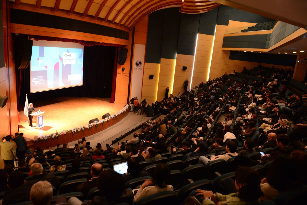 Sakarya Üniversitesi 4. Uluslararası İletişim Bilimleri Sempozyumu - Sayfa 8