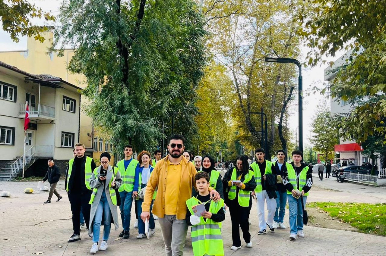 Hendek Meydanı’nda kitap okuma etkinliği - Sayfa 3