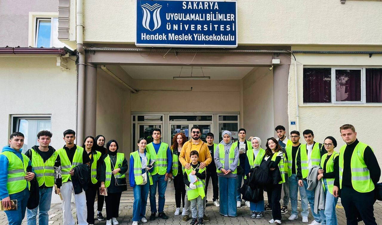 Hendek Meydanı’nda kitap okuma etkinliği - Sayfa 2