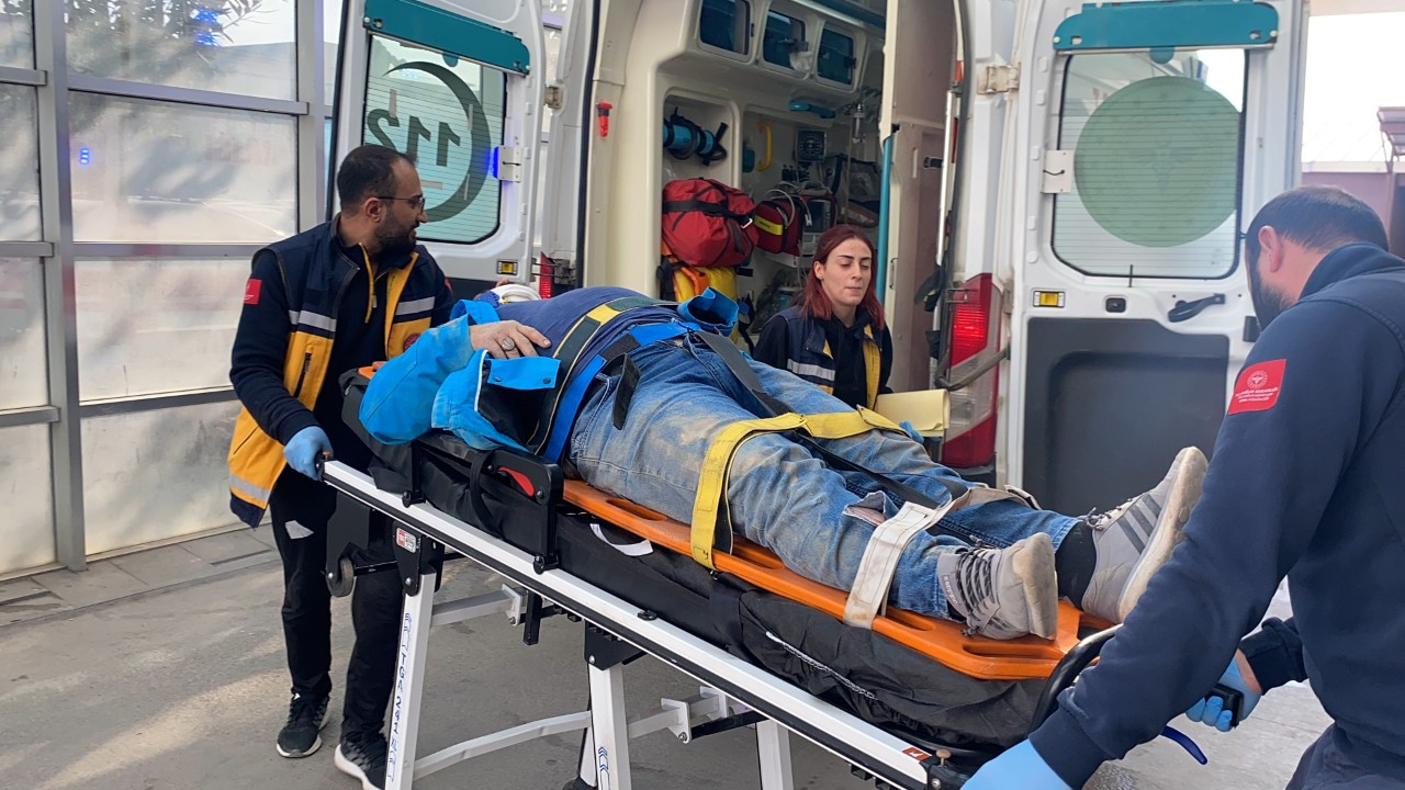  Adıyaman’da minibüs ile otomobil çarpıştı: 1 yaralı