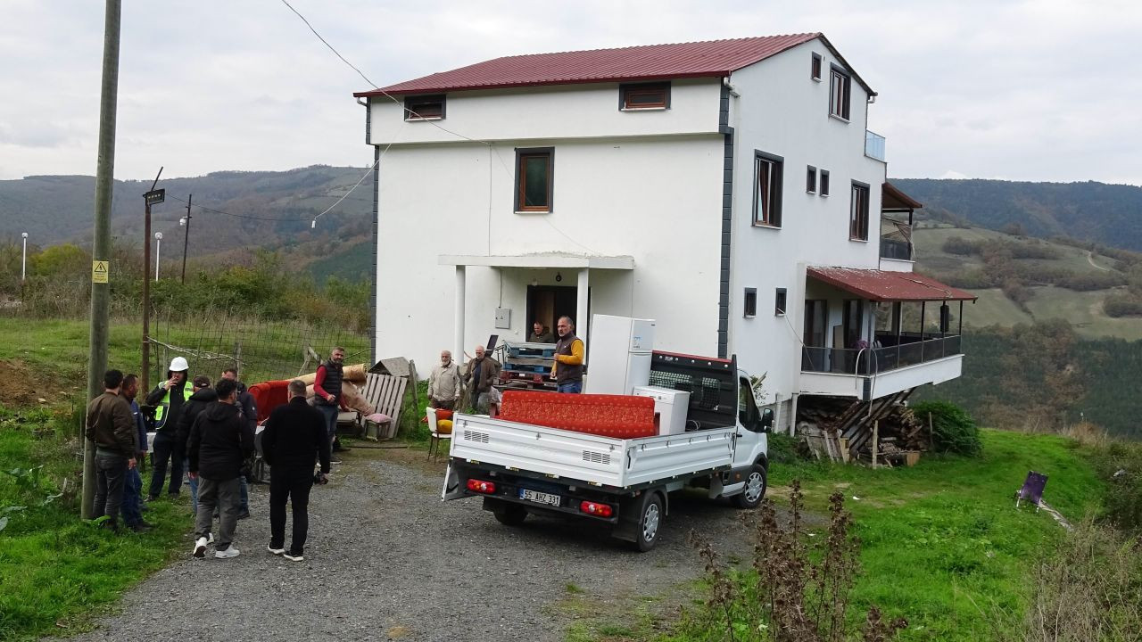 Kaçak Villada Yıkım Kararı: Eşyalar Tahliye Ediliyor - Sayfa 1