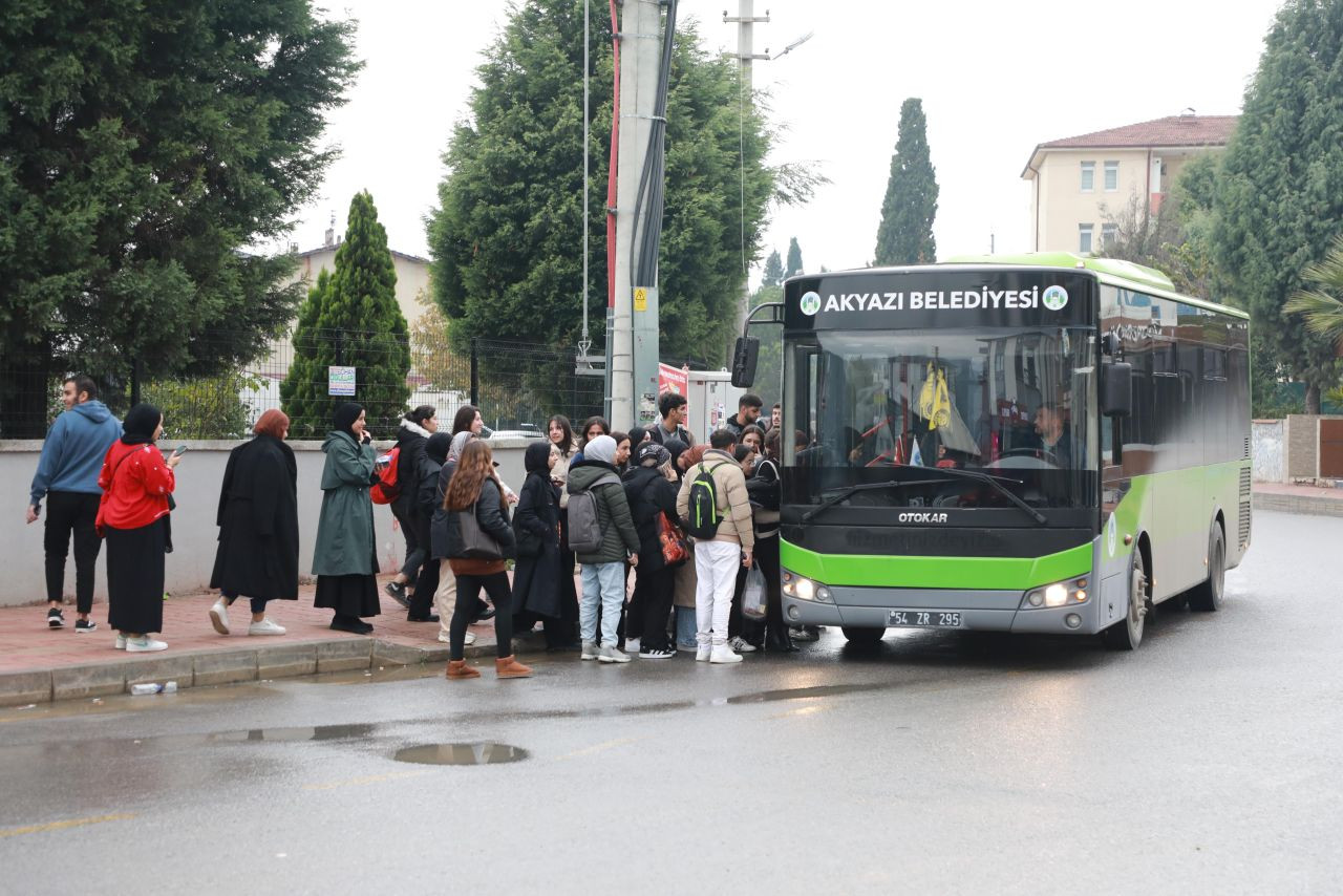 Akyazı'da Üniversite Öğrencilerine Ücretsiz Ulaşım Hizmeti Başladı! - Sayfa 1