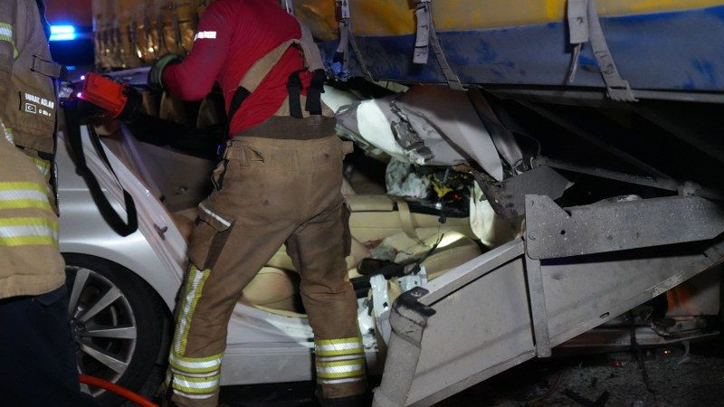 Esenyurt’ta feci kaza... Tırın altında kalan otomobil hurdaya döndü: 1 ağır yaralı - Sayfa 4