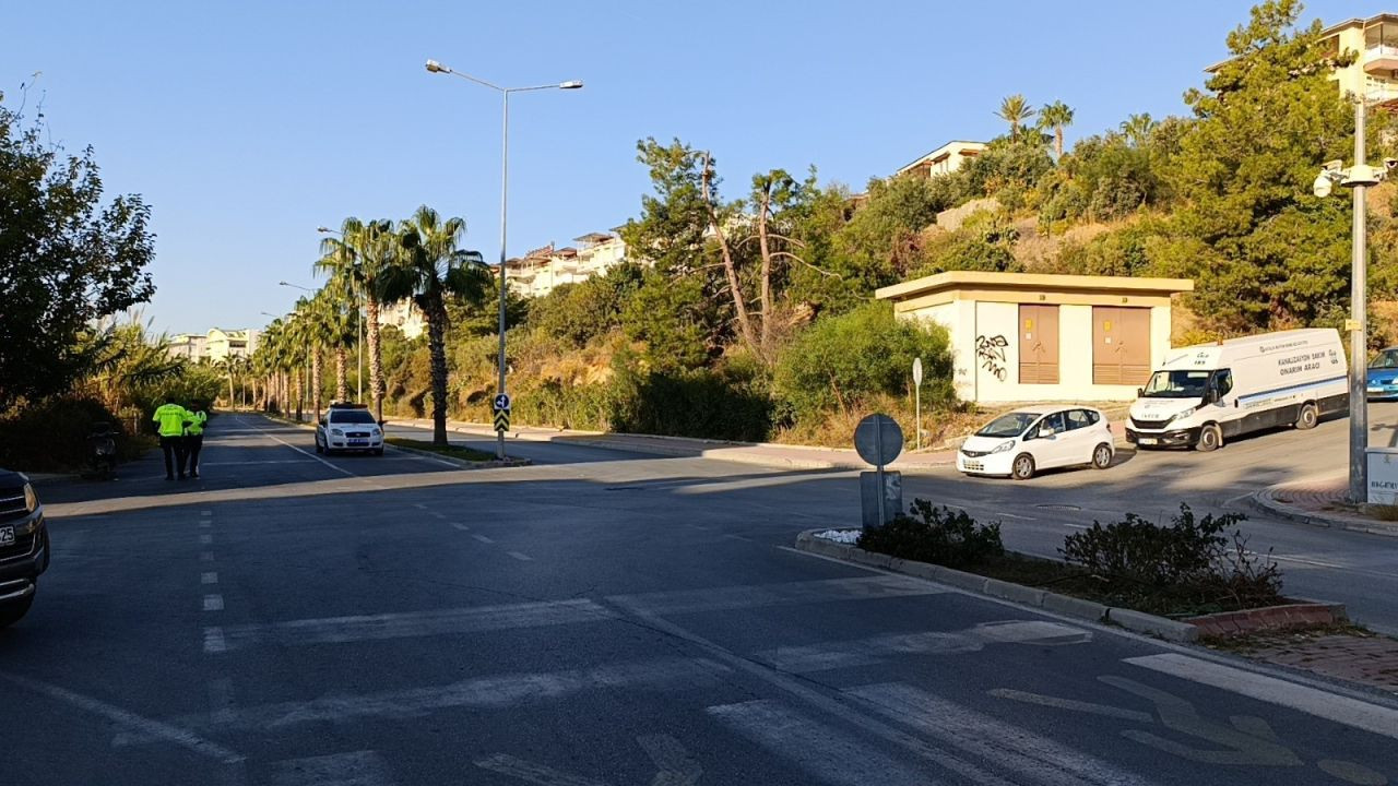 Manavgat’ta motosiklet ile otomobil kavşakta çarpıştı: 1 yaralı - Sayfa 4