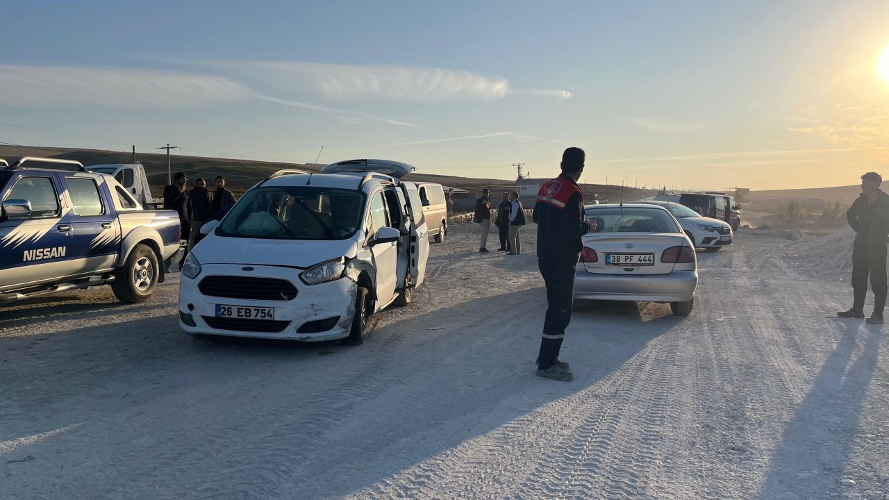 Eskişehir’de Zincirleme Kaza: Tır Devrildi, 1 Kişi Hastaneye Kaldırıldı - Sayfa 3