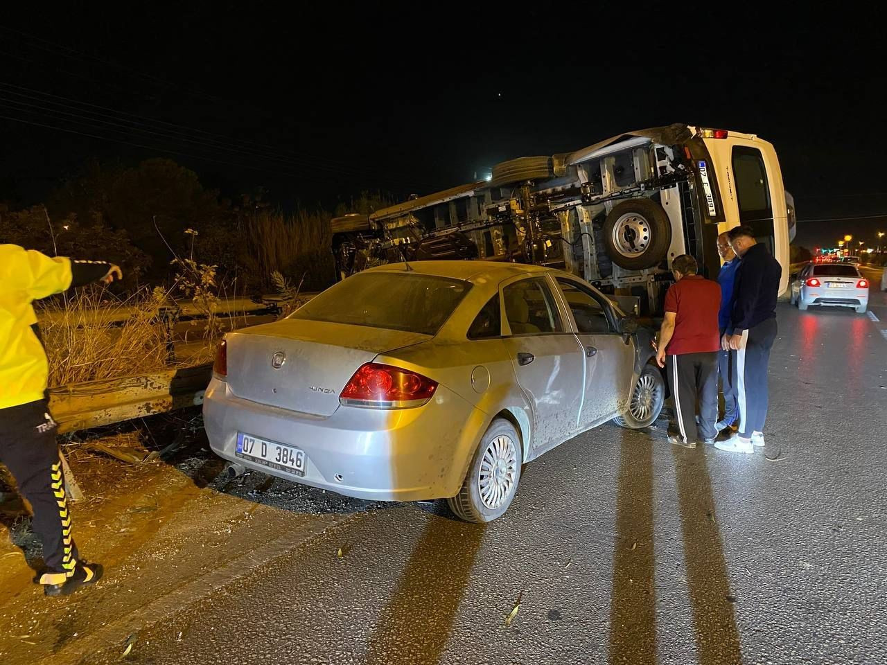 Antalya'da Servis Minibüsü Yan Yattı, Yaralı Yok - Sayfa 5