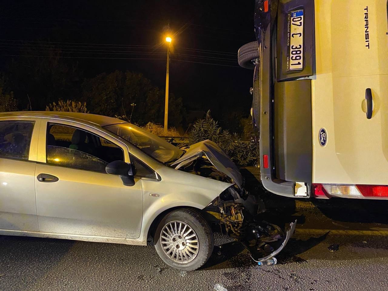 Antalya'da Servis Minibüsü Yan Yattı, Yaralı Yok - Sayfa 3