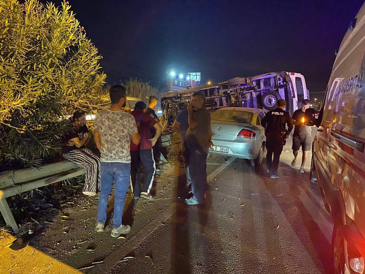 Antalya'da Servis Minibüsü Yan Yattı, Yaralı Yok - Sayfa 2