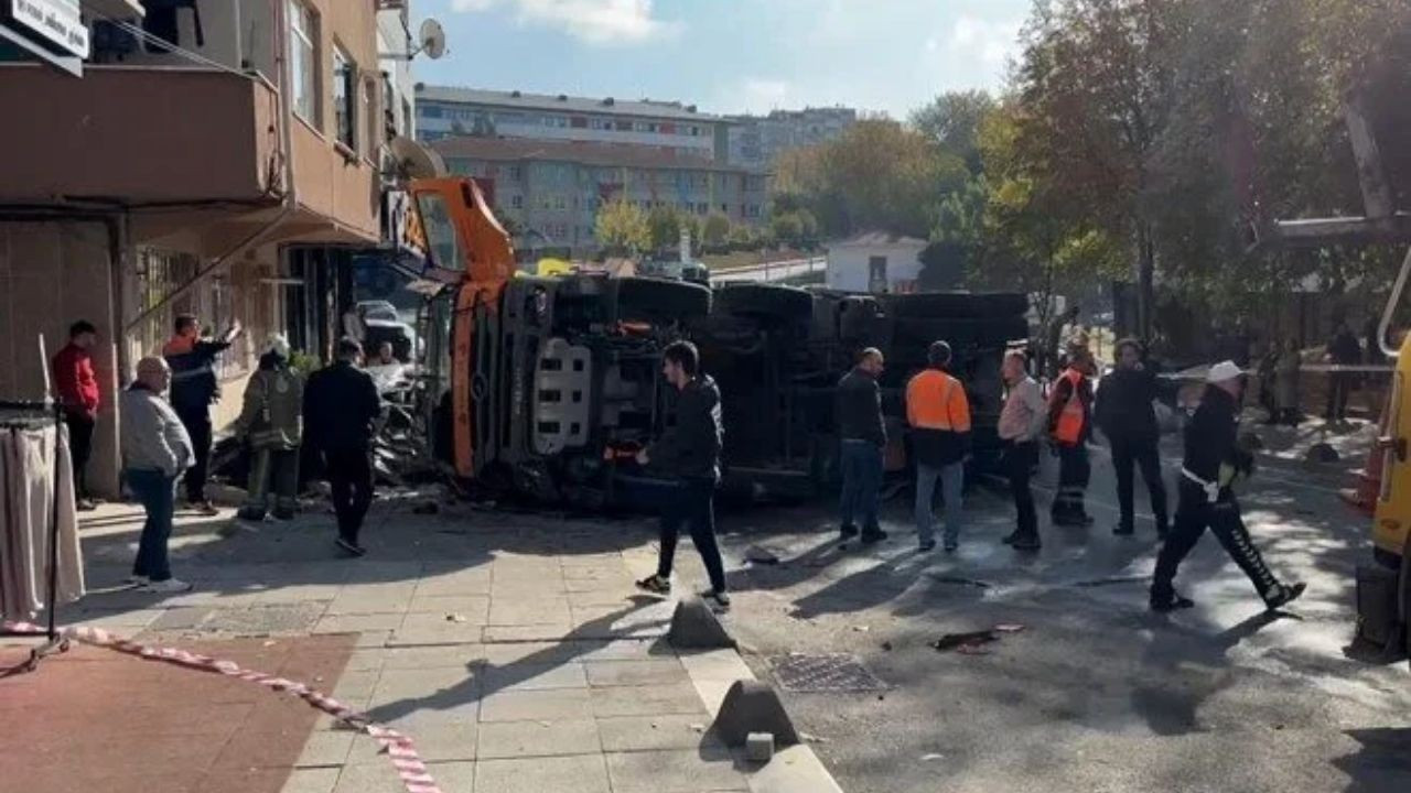 Bayrampaşa'da Korkunç Kaza: iSTAÇ Aracı Kontrolden Çıktı Önüne Geleni Ezdi: 5 Ağır Yaralı