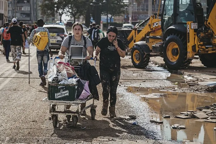 İspanya'da Sel Felaketi: Ölü Sayısı 250'ye Yükseldi - Sayfa 9