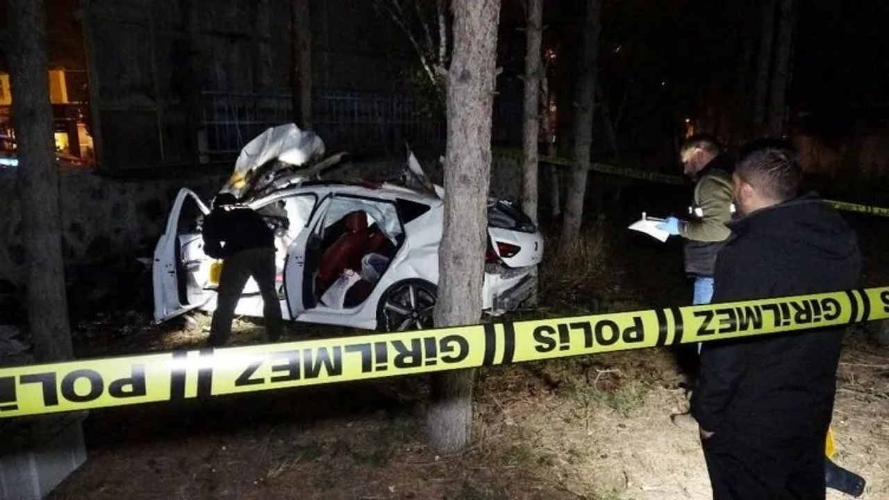 Erzurum'da feci kaza: kontrolden çıkan araç hastanenin bahçesine uçtu - Sayfa 5