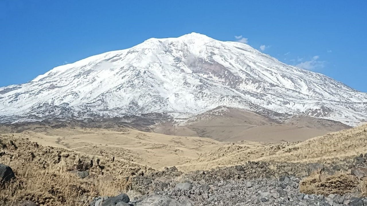 Ağrı Dağı'nın büyüleyici kar manzarası!