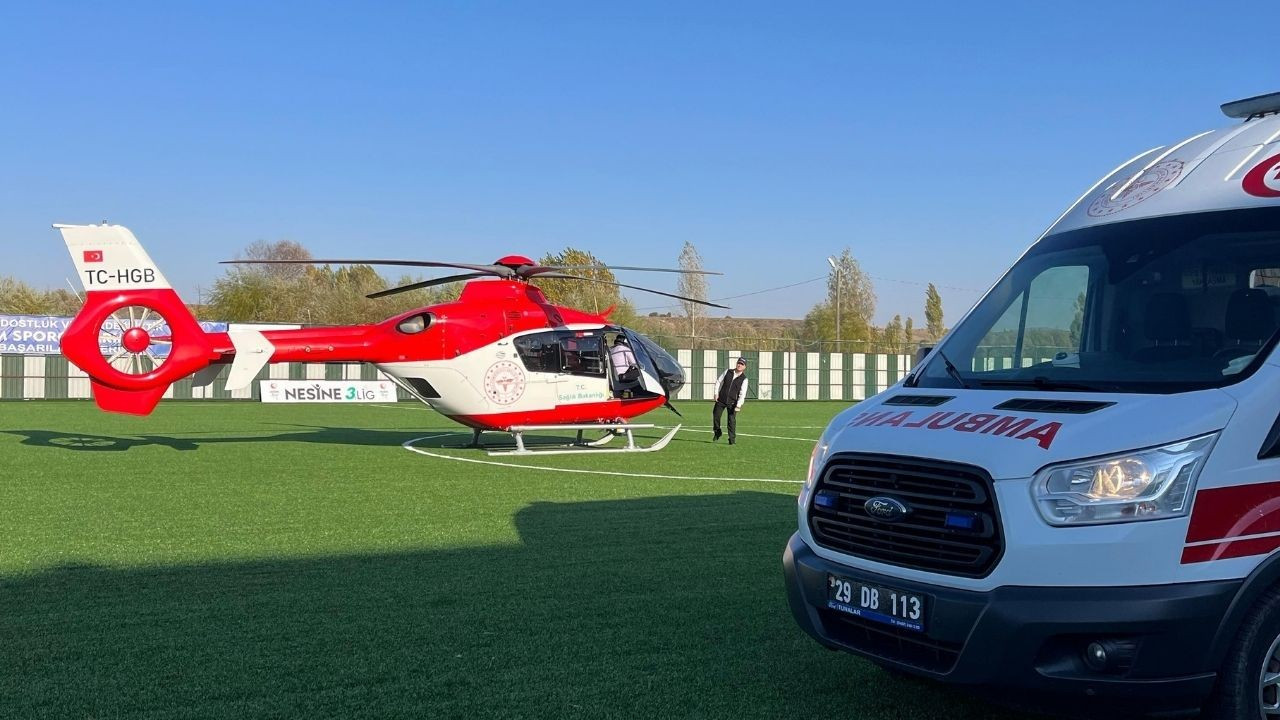 Boğazına fındık kaçan çocuk ambulans helikopterle Trabzon'a sevk edildi