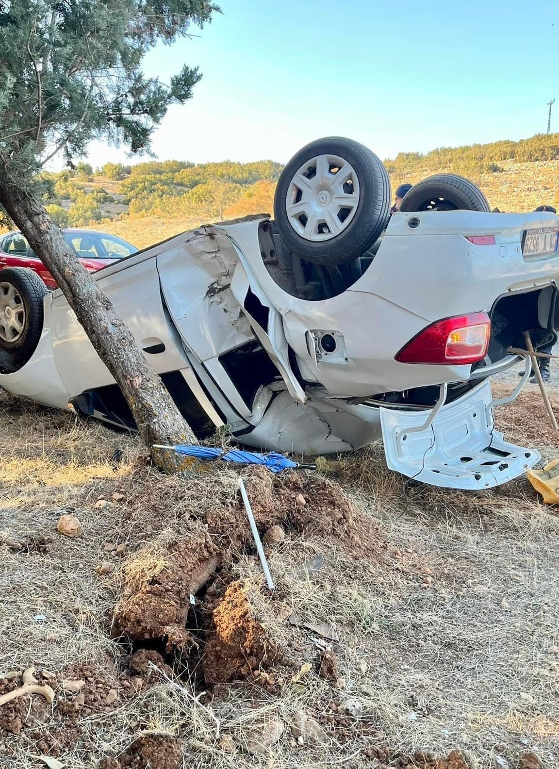 Denizli'de virajı alamayan araç takla attı; 2 yaralı - Sayfa 6