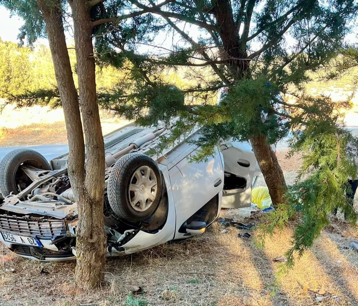 Denizli'de virajı alamayan araç takla attı; 2 yaralı - Sayfa 5