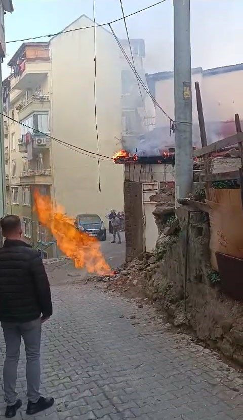 Çalışma sırasında doğal gaz borusu patladı: Alevler eve sıçradı - Sayfa 2