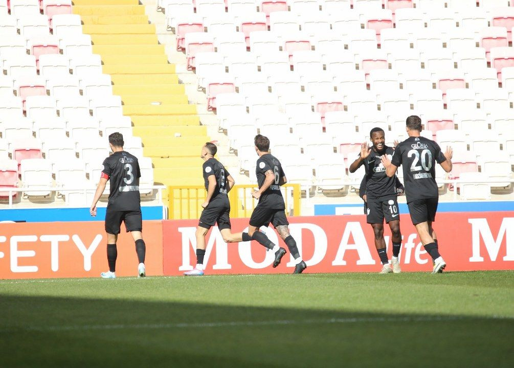 Trendyol Süper Lig: NG Sivasspor: 0 - Çaykur Rizespor: 1 (İlk yarı) - Sayfa 3