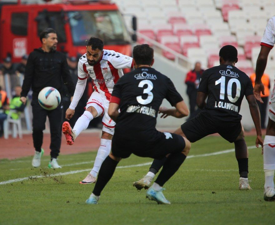 Trendyol Süper Lig: NG Sivasspor: 0 - Çaykur Rizespor: 1 (İlk yarı) - Sayfa 9