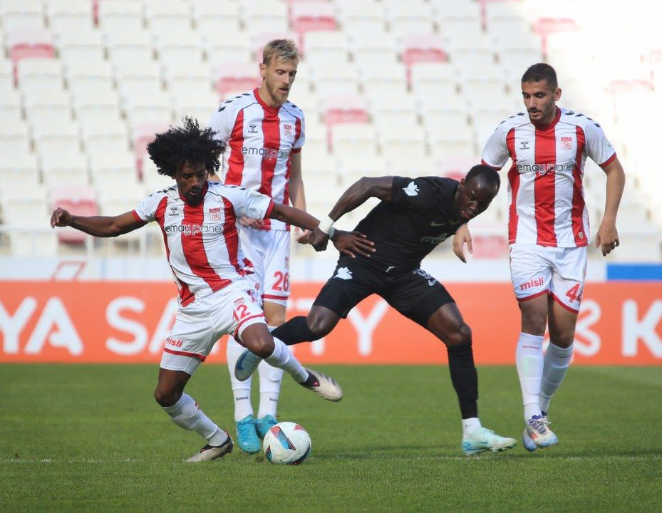 Trendyol Süper Lig: NG Sivasspor: 0 - Çaykur Rizespor: 1 (İlk yarı) - Sayfa 12