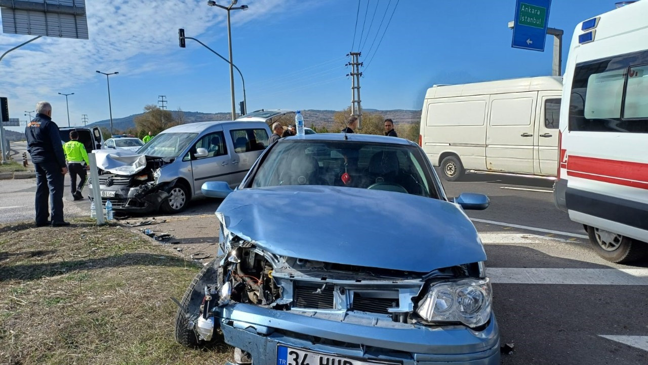 Bolu’da feci kaza, iki otomobil çarpıştı: 7 yaralı