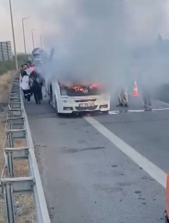 Hatay'da Seyir Halindeki Minibüs Alev Alev Yandı - Sayfa 4