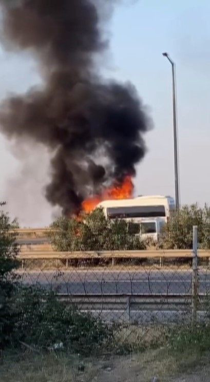 Hatay'da Seyir Halindeki Minibüs Alev Alev Yandı - Sayfa 6