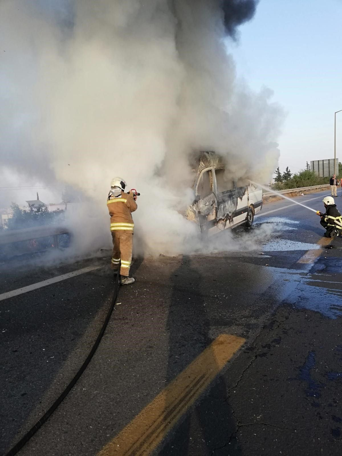 Hatay'da Seyir Halindeki Minibüs Alev Alev Yandı - Sayfa 5