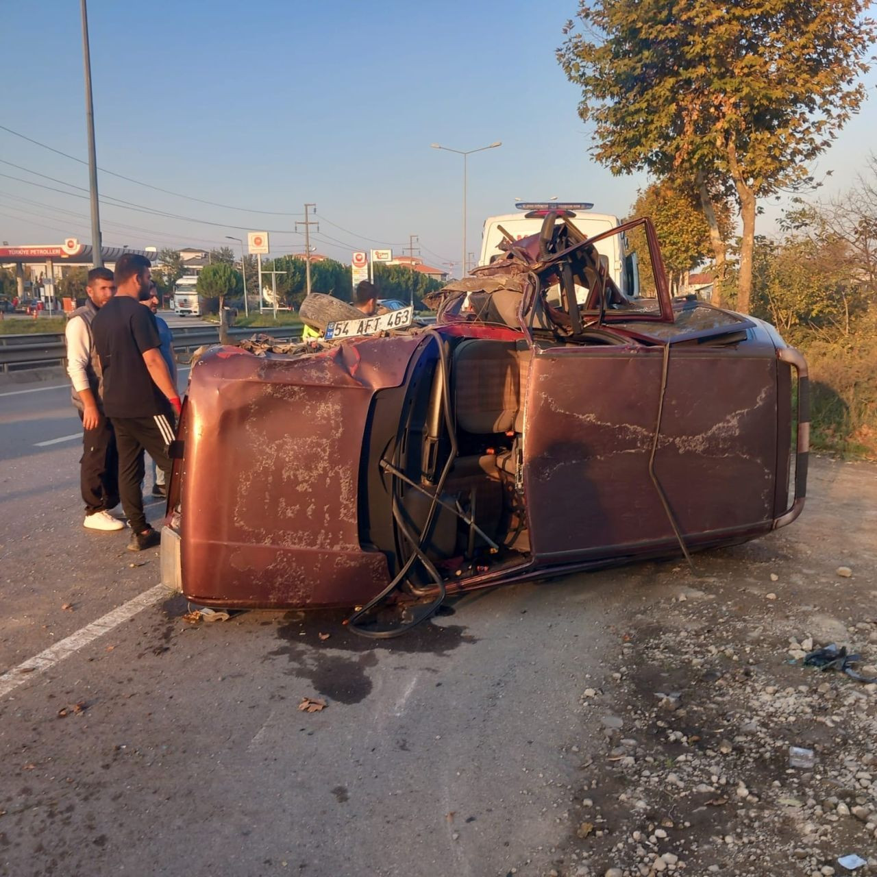 Sakarya’da Ağaca Çarpan Tofaş Kağıt Gibi Ezildi: 3 Yaralı - Sayfa 2