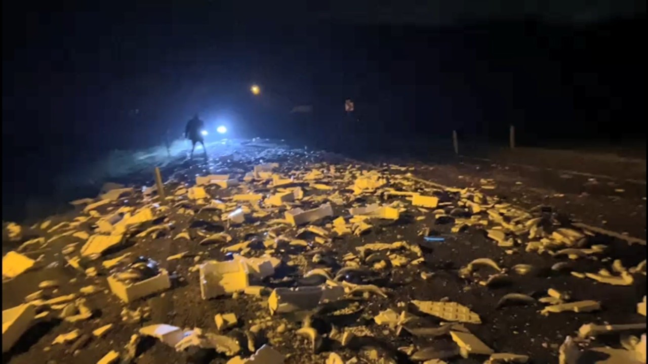 Bartın-Karabük Yolunda Tırın Kapağı Açılınca Yol Balık Haline Döndü