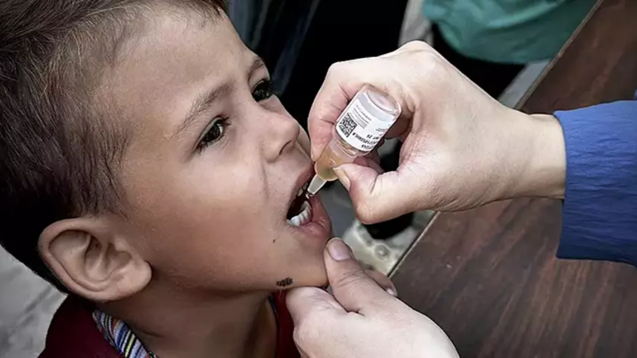 İsrail, Gazze'deki Çocuk Felci Aşısı Merkezini Vurdu