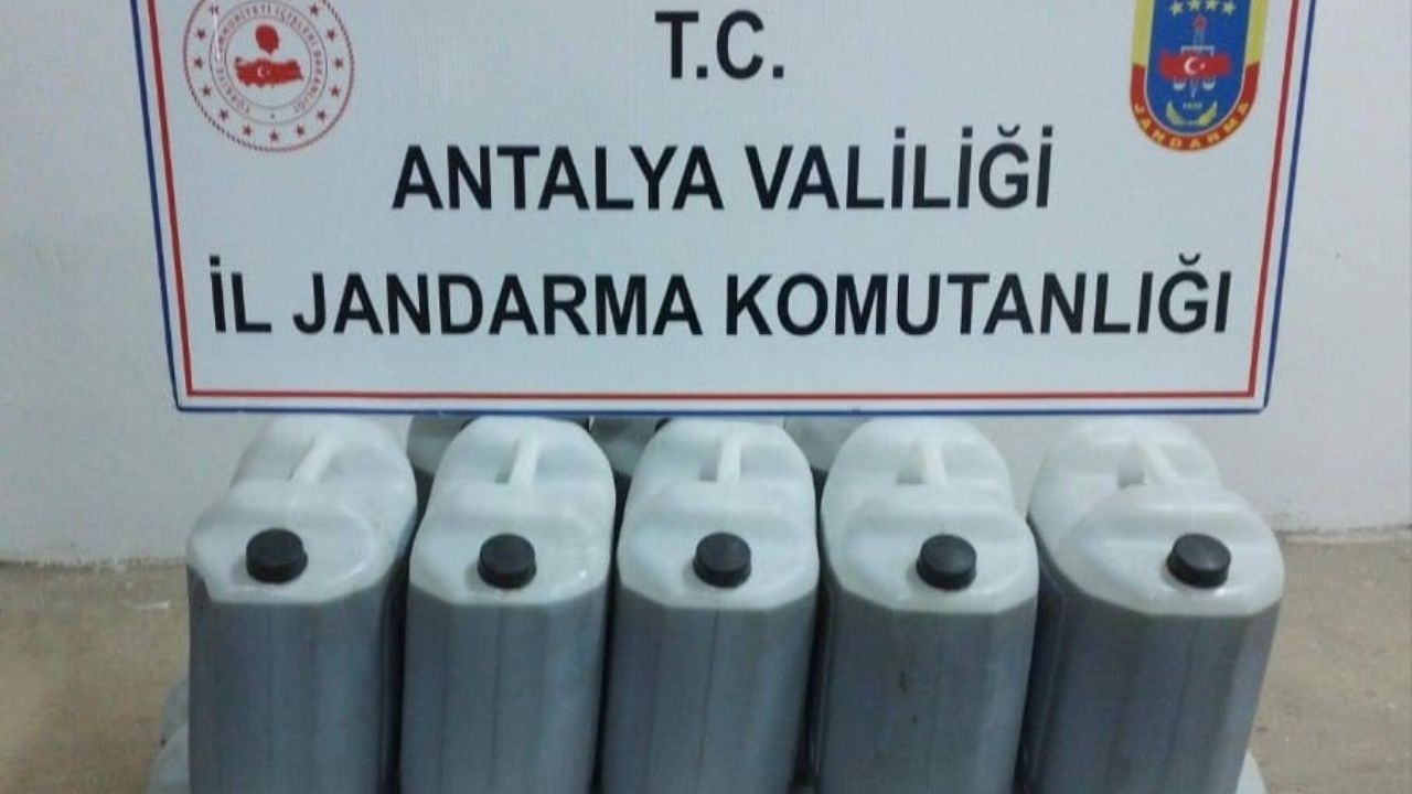 Antalya'da 6 bin litre sahte zeytinyağı ele geçirildi