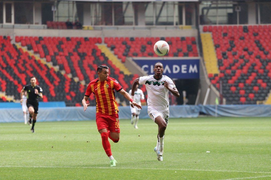 Sakaryaspor ilk yarıda 1-0 önde - Sayfa 11